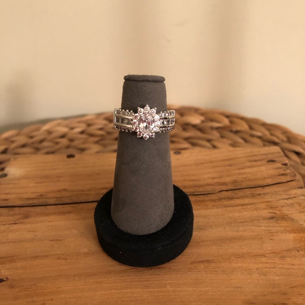 Clear Glass Stone Ring Silvertone